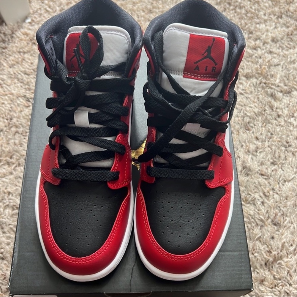 air jordan 1 mid